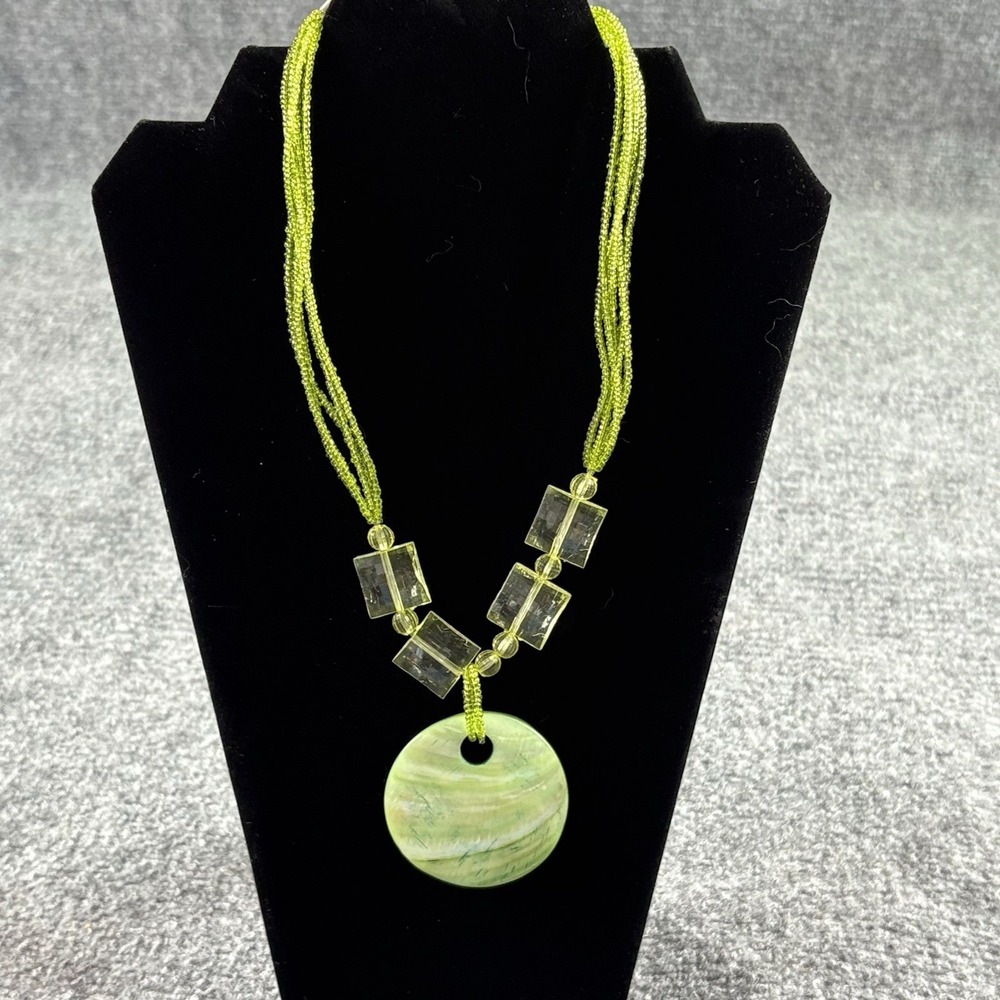 VTG Y2K Handmade Dyed Green‎ Shell Pendant Necklace Beaded Strand Boho Coastal